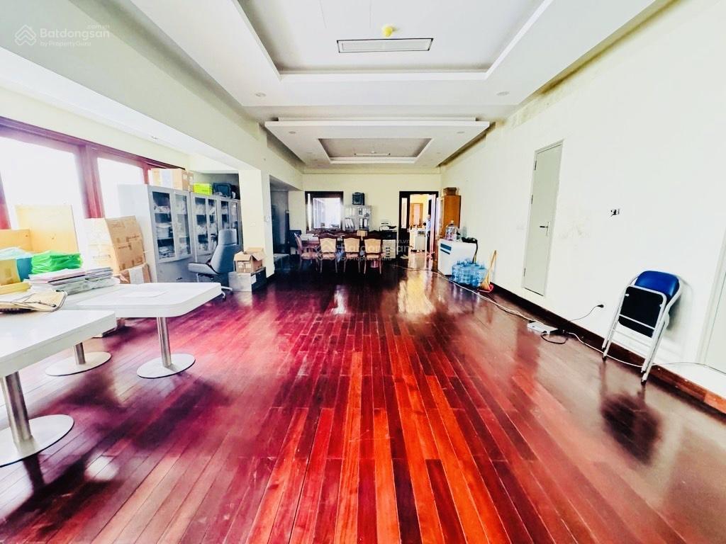 Bán tòa nhà văn phòng  mặt phố lô góc  mặt tiền quyền lực  dt 505m x 13 tầng. giá bán 693,5 tỷ