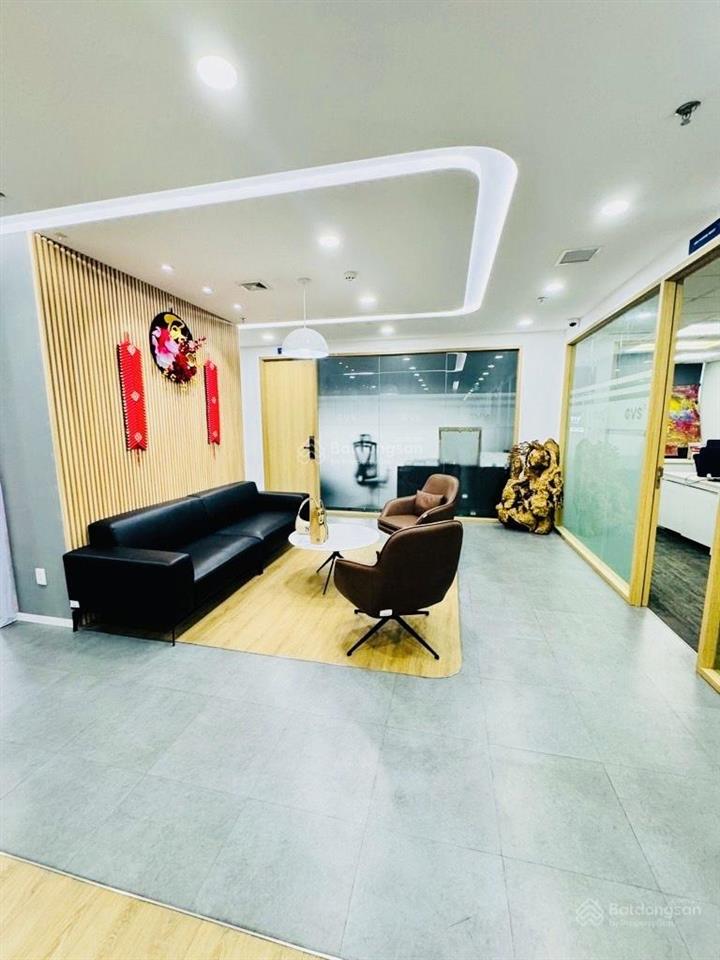 Bán tòa nhà văn phòng  mặt phố lô góc  mặt tiền quyền lực  dt 505m x 13 tầng. giá bán 693,5 tỷ