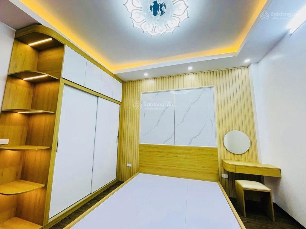 Bán nhà giải phóng  1 nhà ra ôtô  full nội thất  ở luôn  dt 39m2 x 5 tầng. giá bán 6.78 tỷ
