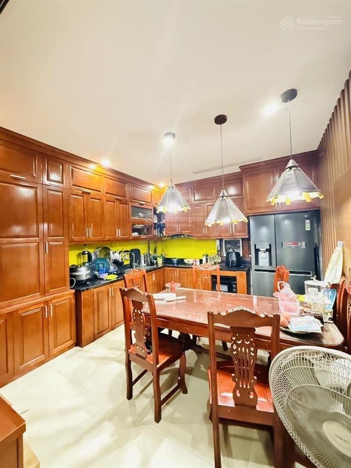 Bán nhà giáp bát  kim đồng  ô tô đỗ cửa  2 thoáng  dt 61m2. giá bán 15,45 tỷ