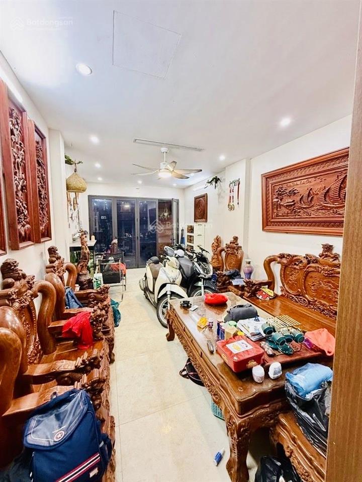 Bán nhà giáp bát  kim đồng  ô tô đỗ cửa  2 thoáng  dt 61m2. giá bán 15,45 tỷ