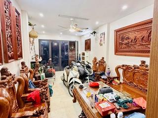 Bán nhà giáp bát  kim đồng  ô tô đỗ cửa  2 thoáng  dt 61m. giá bán 15.45 tỷ