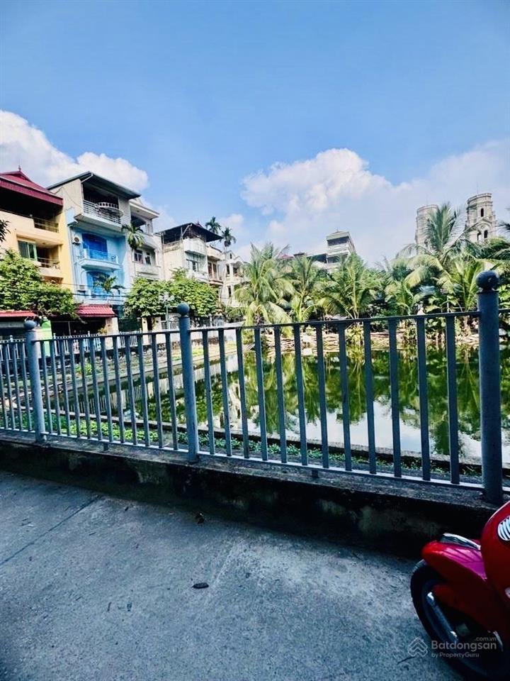 Bán nhà giáp bát  giải phóng view hồ điều hòa  ô tô tránh  dt 100m2. giá bán 23,35 tỷ