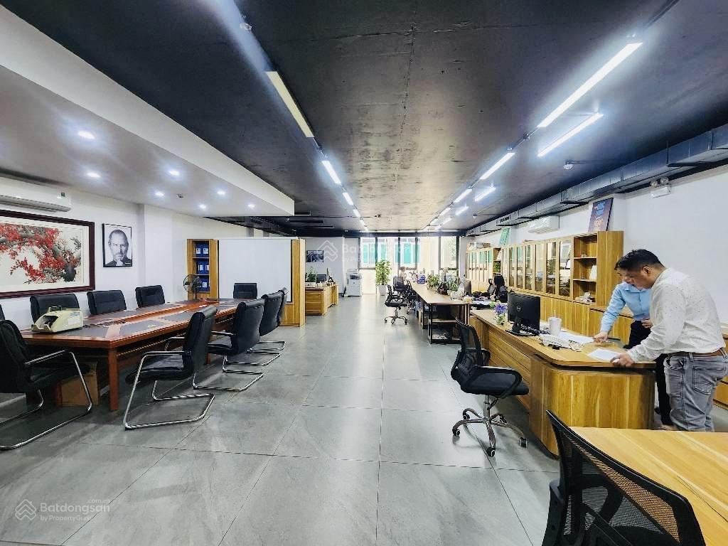 Bán tòa nhà 9 tầng giải phóng  tương mai  ô tô  kd văn phòng  235m2 x 9t. giá bán 107,5 tỷ