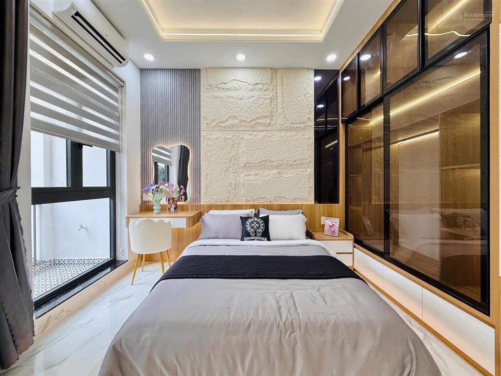 Chính chủ bán nhà ngay lý văn phức  q.1, 66m2, đang cho thuê 30tr, cách chợ tân định 400m