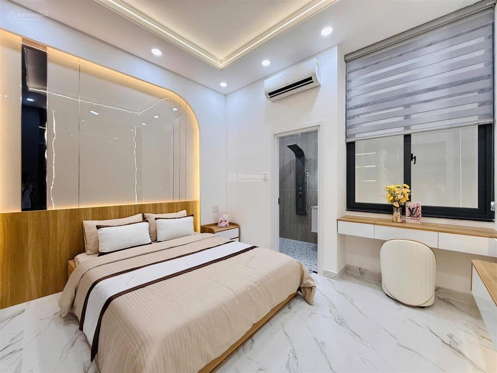 Chính chủ bán nhà ngay lý văn phức  q.1, 66m2, đang cho thuê 30tr, cách chợ tân định 400m