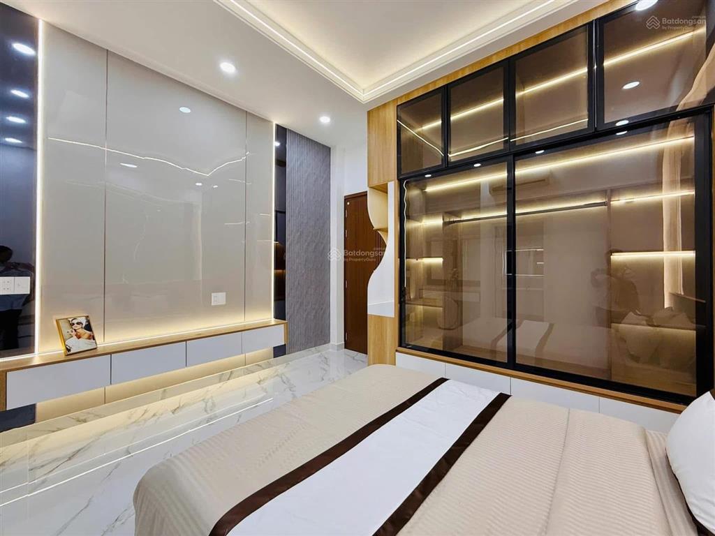 Chính chủ bán nhà ngay lý văn phức  q.1, 66m2, đang cho thuê 30tr, cách chợ tân định 400m