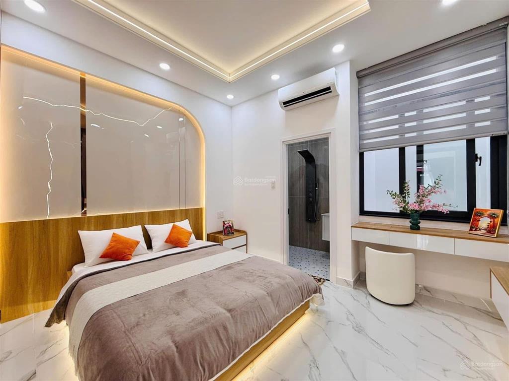 Chính chủ bán nhà ngay lý văn phức  q.1, 66m2, đang cho thuê 30tr, cách chợ tân định 400m