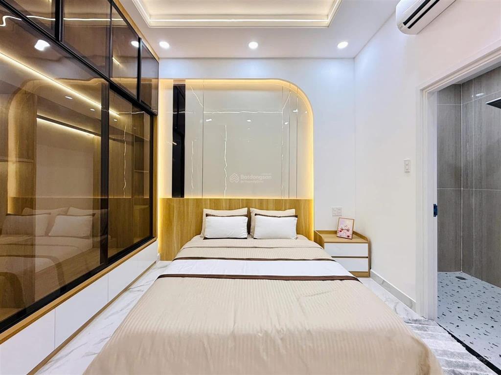 Chính chủ bán nhà ngay lý văn phức  q.1, 66m2, đang cho thuê 30tr, cách chợ tân định 400m