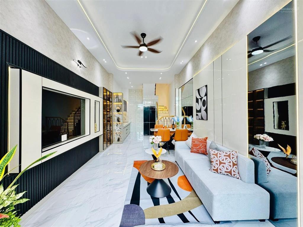 Nhà giá ngộp 3tỷ150/74m2 đường 7m ngay phạm văn haitân bình. đang cho thuê 27 triệu, cách chợ 200m