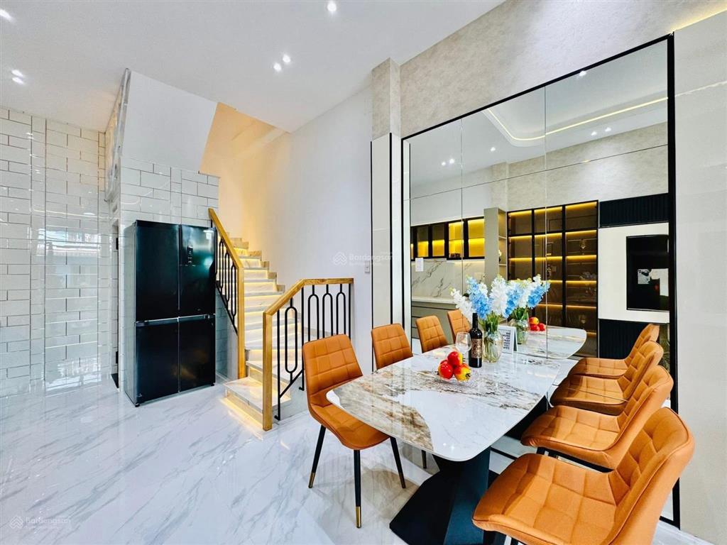 Nhà giá ngộp 3tỷ150/74m2 đường 7m ngay phạm văn haitân bình. đang cho thuê 27 triệu, cách chợ 200m