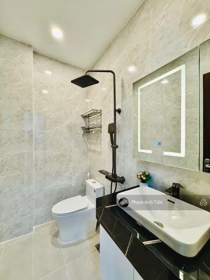 Hàng thơm mới xây dựng, đường nguyễn văn thươngq.bình thạnh. giá 4tỷ050/87,5m2, gần chợ văn thánh.