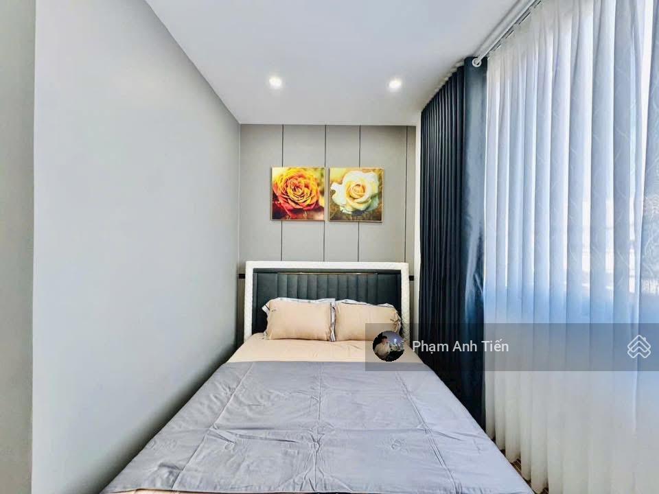 Hàng thơm mới xây dựng, đường nguyễn văn thươngq.bình thạnh. giá 4tỷ050/87,5m2, gần chợ văn thánh.