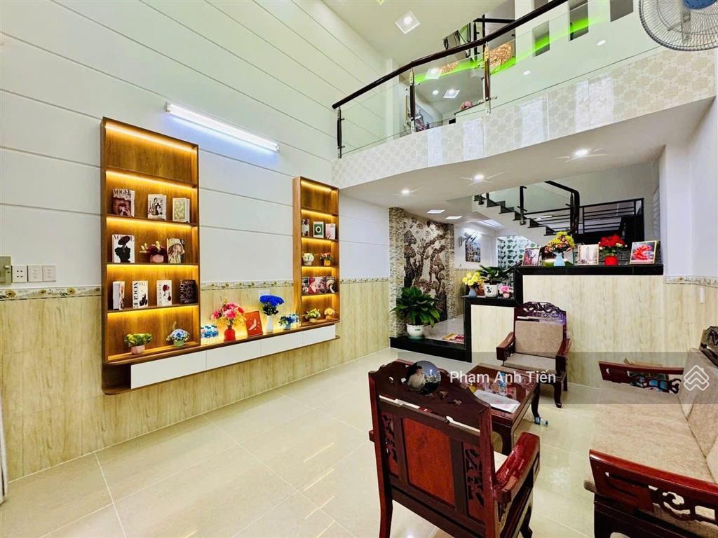 Bán nhà đang cho thuê 32 triệu, đường phan văn hânbình thạnh. 3tỷ890/76,3m2. gần chợ thị nghè