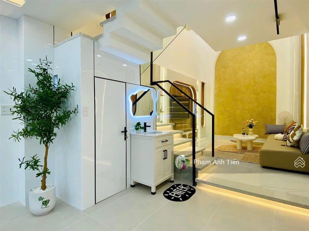 Nhà có sân oto, 4tỷ590/72m2, đường nguyễn thiện thuật  q3, thu nhập 23 tr/th, ngay chợ bàn cờ