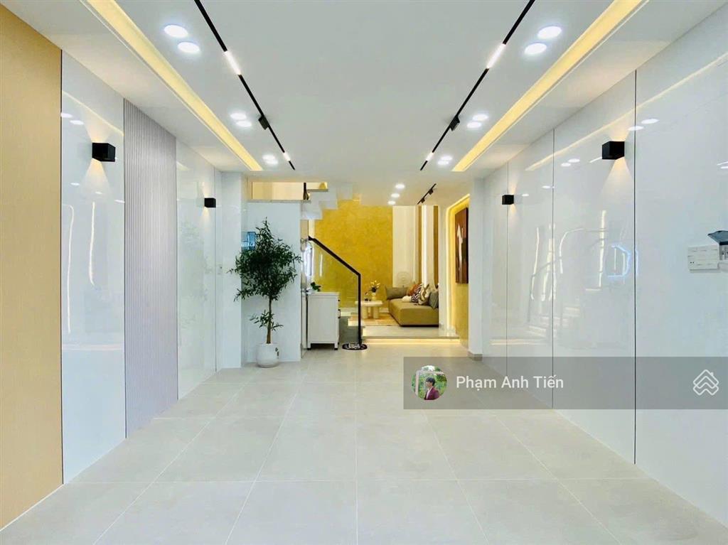 Nhà có sân oto, 4tỷ590/72m2, đường nguyễn thiện thuật  q3, thu nhập 23 tr/th, ngay chợ bàn cờ