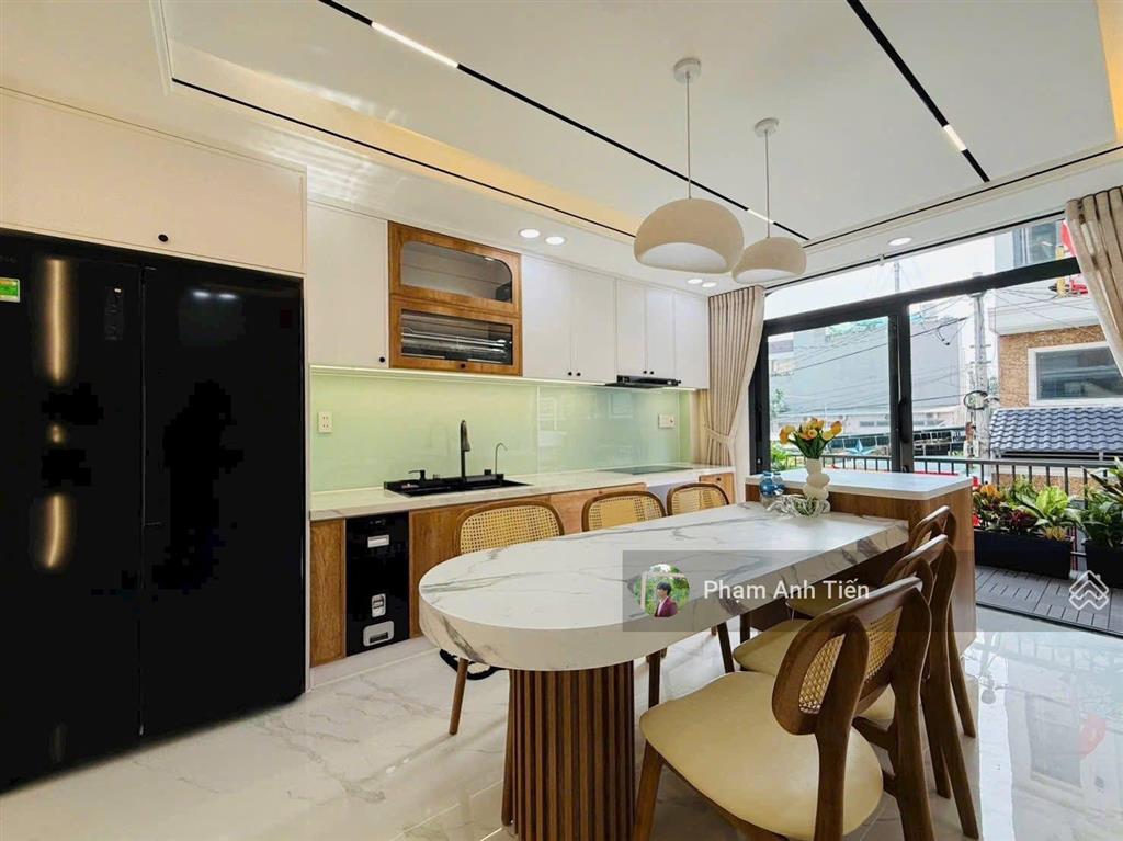 Nhà có sân oto, 4tỷ590/72m2, đường nguyễn thiện thuật  q3, thu nhập 23 tr/th, ngay chợ bàn cờ