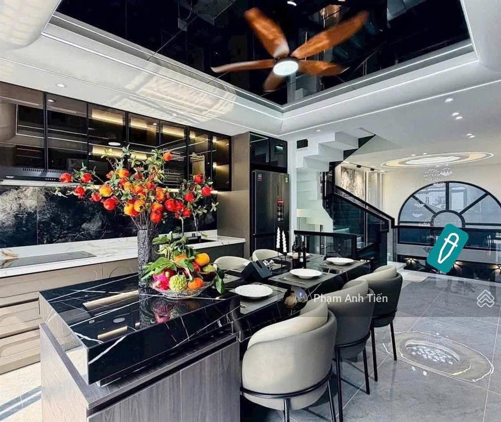 Siêu phẩm trung tâm quận 1 đường nguyễn văn thủ. 4 tỏi 890/64m2. đang cho thuê 21tr, gần chợ dakao.