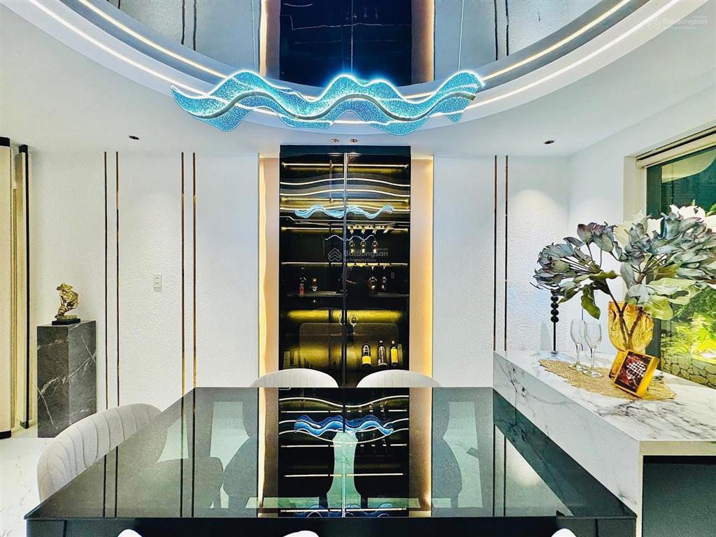 Đi đức định cư bán nhà 2tỷ890/57m2, đường 22  quận 11 (đường xe hơi). cách trường đua phú thọ 100m