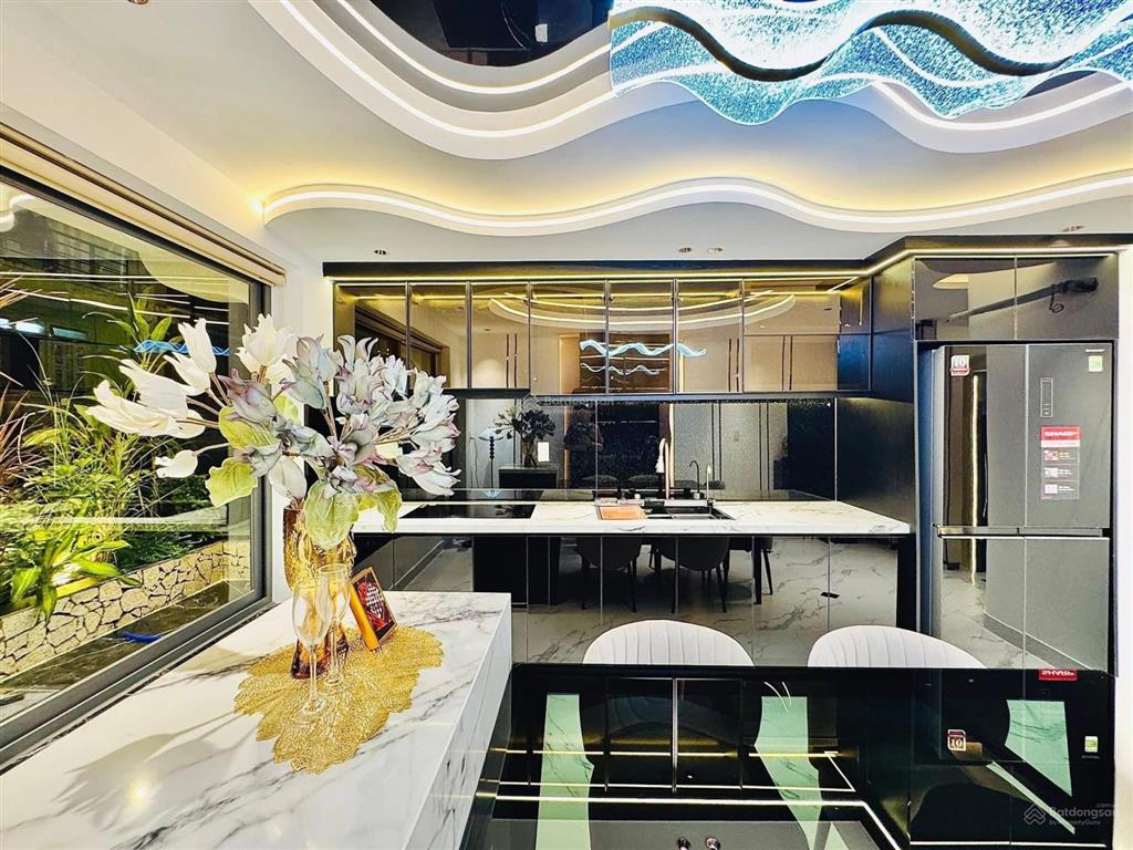 Đi đức định cư bán nhà 2tỷ890/57m2, đường 22  quận 11 (đường xe hơi). cách trường đua phú thọ 100m