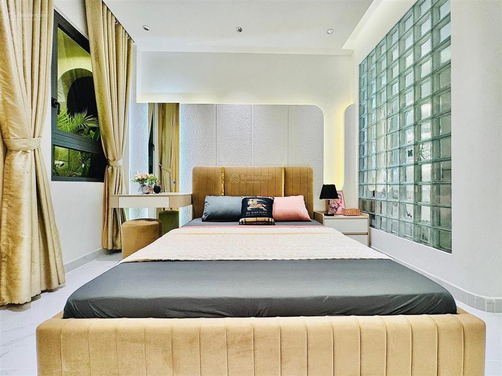 Đi đức định cư bán nhà 2tỷ890/57m2, đường 22  quận 11 (đường xe hơi). cách trường đua phú thọ 100m