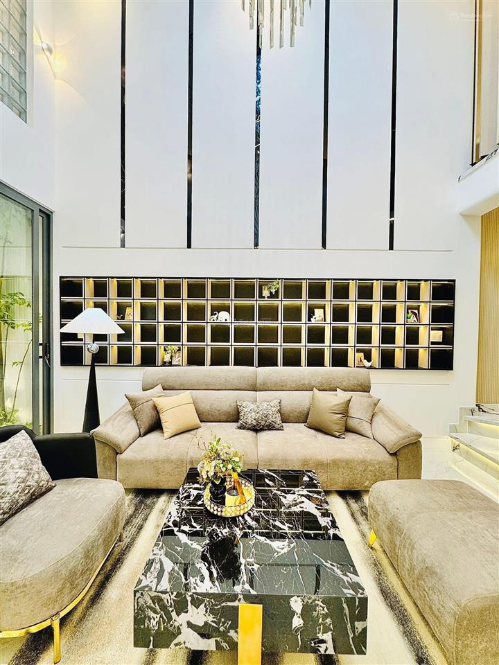 Đi đức định cư bán nhà 2tỷ890/57m2, đường 22  quận 11 (đường xe hơi). cách trường đua phú thọ 100m