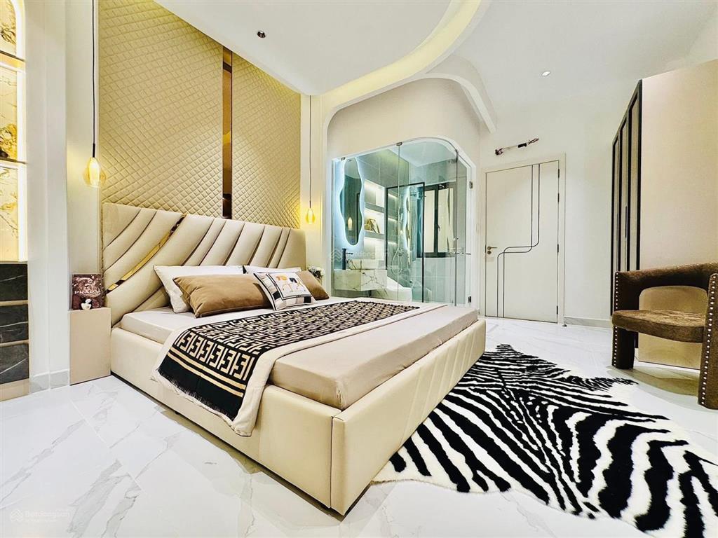 Đi đức định cư bán nhà 2tỷ890/57m2, đường 22  quận 11 (đường xe hơi). cách trường đua phú thọ 100m