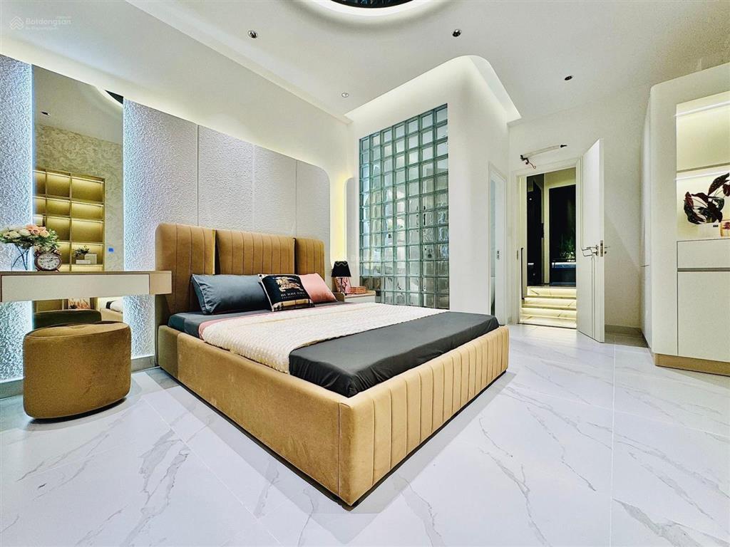 Đi đức định cư bán nhà 2tỷ890/57m2, đường 22  quận 11 (đường xe hơi). cách trường đua phú thọ 100m