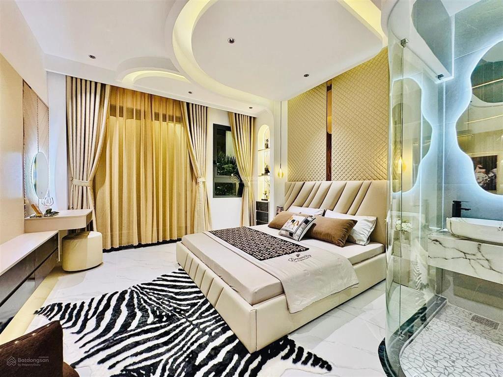 Đi đức định cư bán nhà 2tỷ890/57m2, đường 22  quận 11 (đường xe hơi). cách trường đua phú thọ 100m