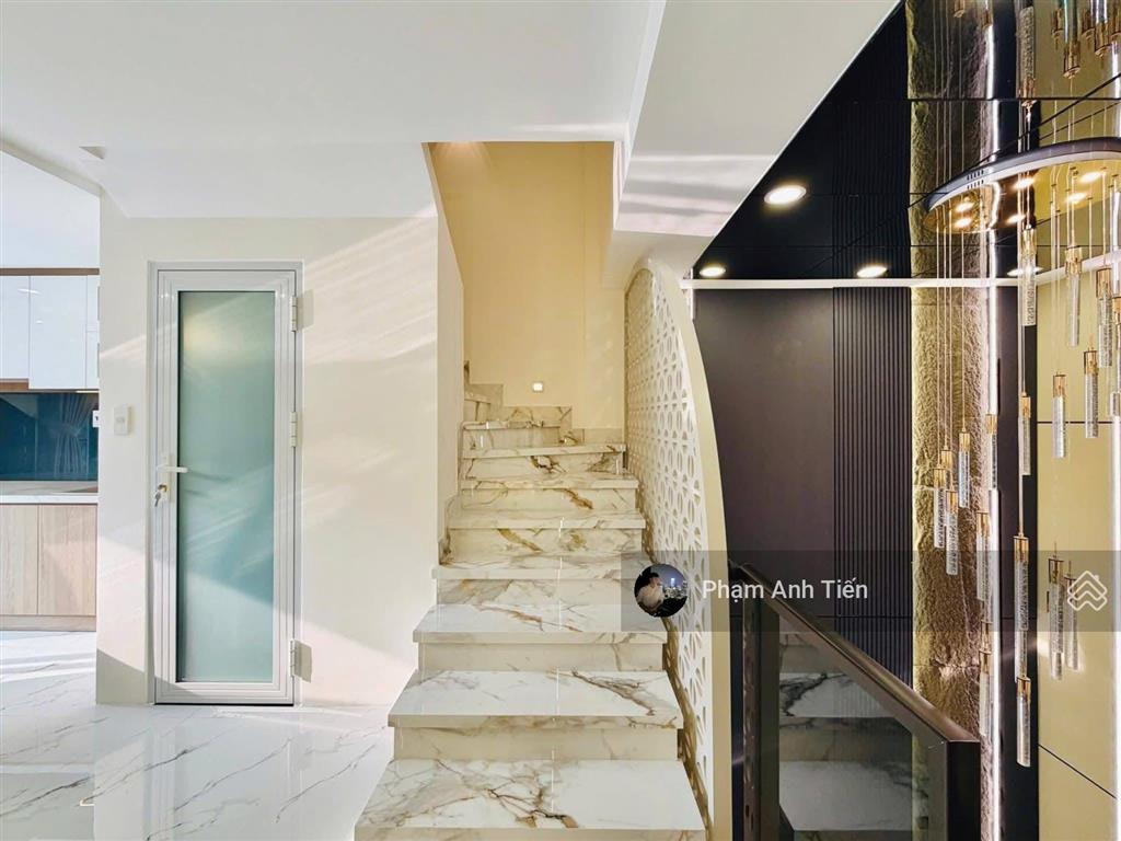 Chính chủ bán nhà ngay trung tâm, đường bạch đằngbình thạnh. giá 3tỷ290/65m2, gần ngã tư hàng xanh