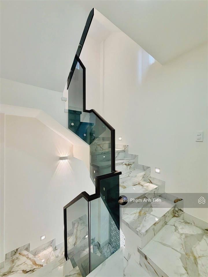Chính chủ bán nhà ngay trung tâm, đường bạch đằngbình thạnh. giá 3tỷ290/65m2, gần ngã tư hàng xanh
