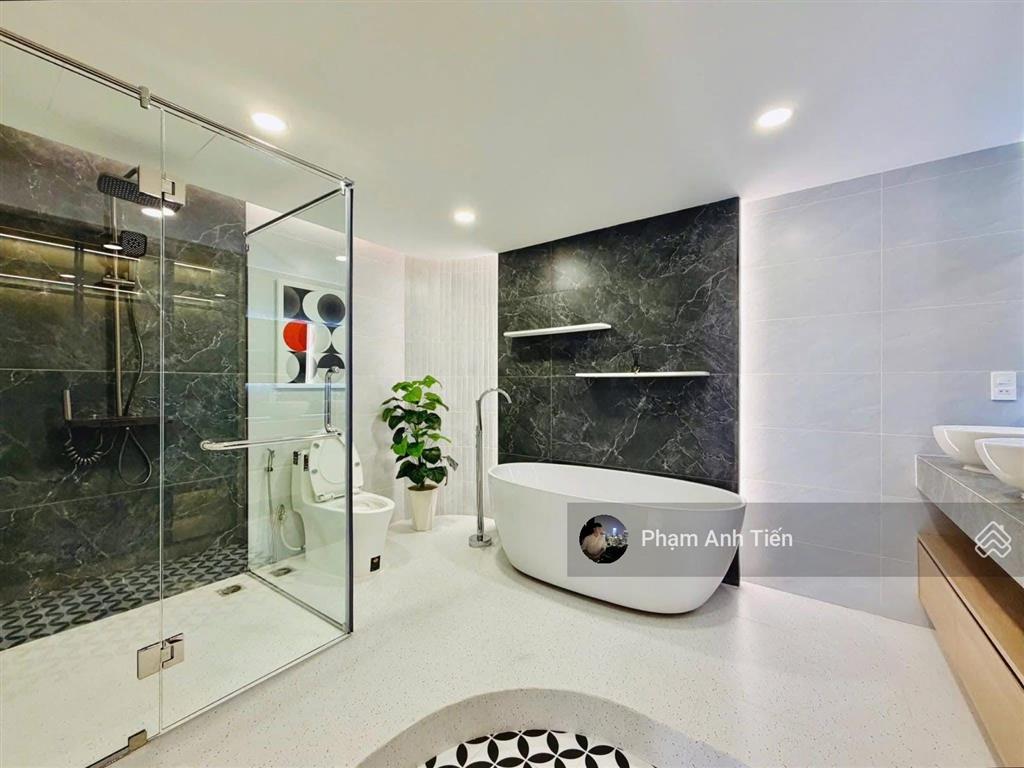 Chính chủ bán nhà ngay trung tâm, đường bạch đằngbình thạnh. giá 3tỷ290/65m2, gần ngã tư hàng xanh
