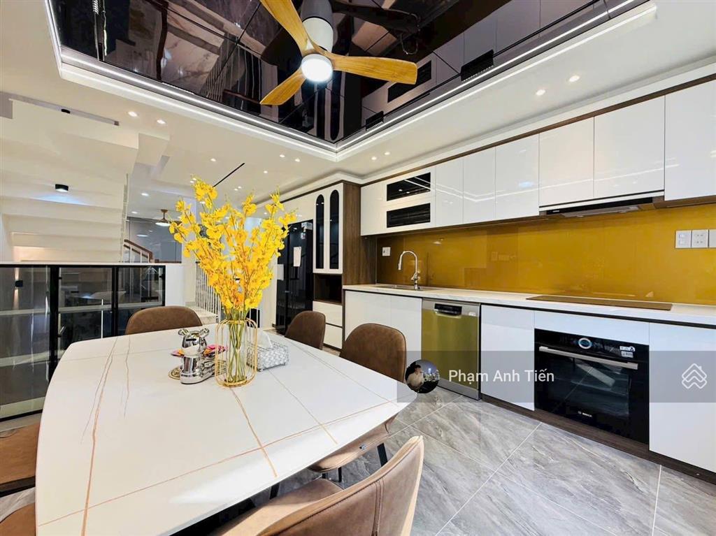 Giá ngộp 64,9m2. đường nguyễn trãi/q. 5, đang cho thuê 28tr. gần trường tiểu học bàu sen