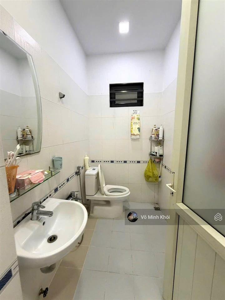 Siêu phẩm 3 lầu, lê thánh tôn  quận 1. 98.5m2, gần chợ bến thành, có hợp đồng thuê 32tr