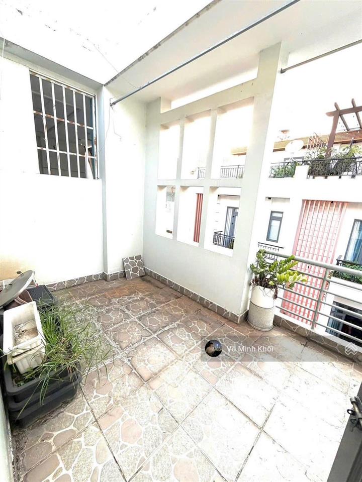 Siêu phẩm 3 lầu, lê thánh tôn  quận 1. 98.5m2, gần chợ bến thành, có hợp đồng thuê 32tr