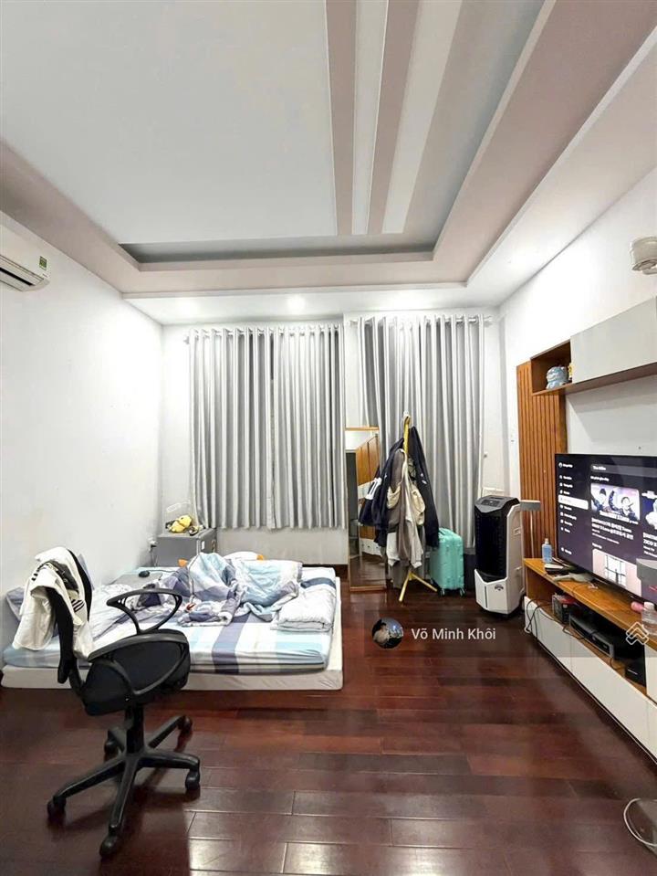 Siêu phẩm 3 lầu, lê thánh tôn  quận 1. 98.5m2, gần chợ bến thành, có hợp đồng thuê 32tr