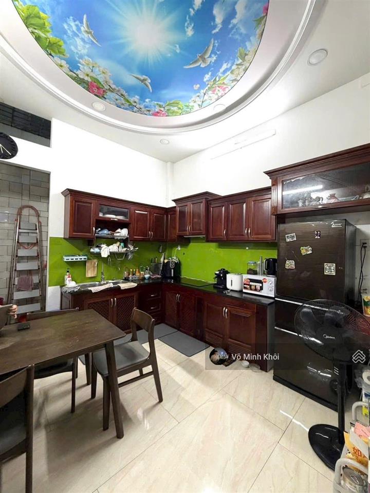 Siêu phẩm 3 lầu, lê thánh tôn  quận 1. 98.5m2, gần chợ bến thành, có hợp đồng thuê 32tr