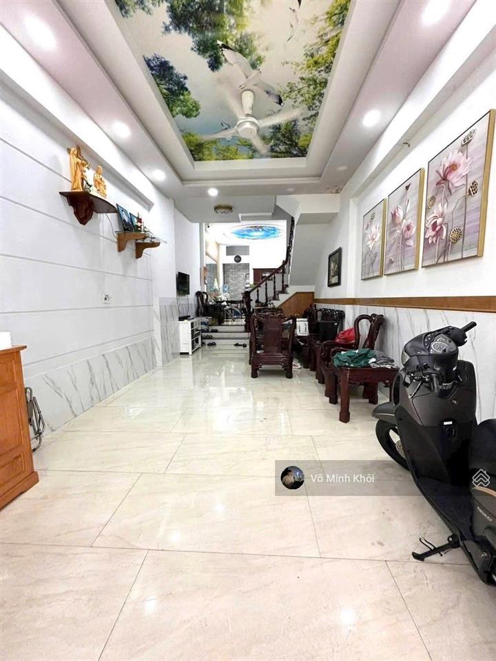 Siêu phẩm 3 lầu, lê thánh tôn  quận 1. 98.5m2, gần chợ bến thành, có hợp đồng thuê 32tr