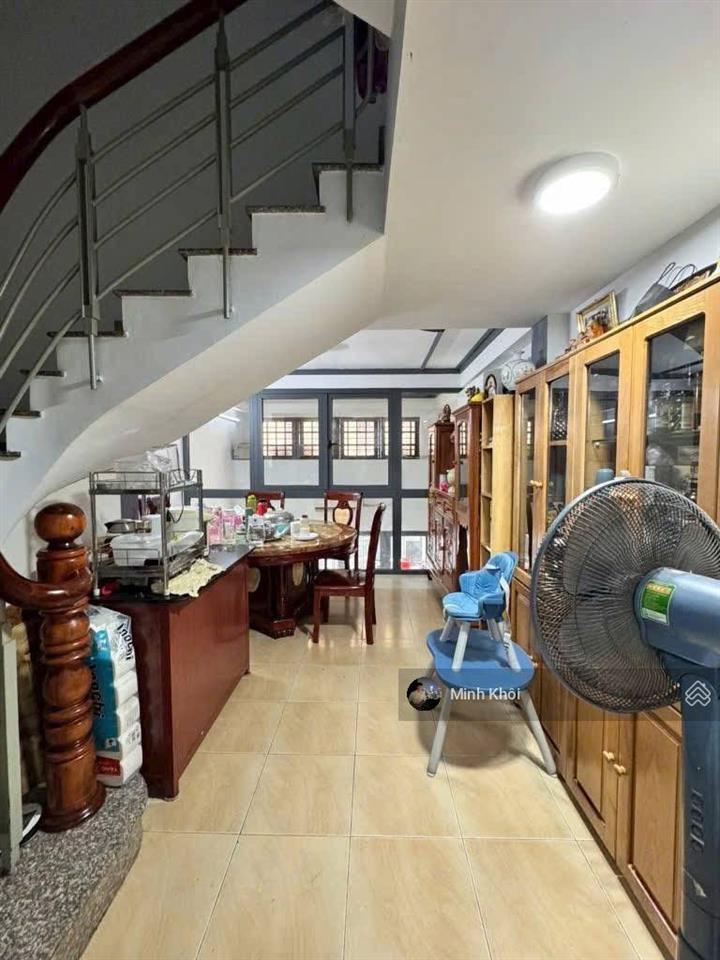 Mặt tiền kinh doanh, đường nguyễn hữu cầu  q. 1. 77.2m2, gần chợ tân định. cho thuê 40tr