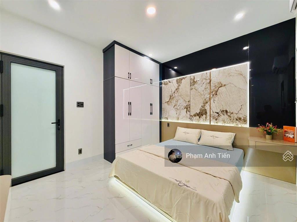 Tôi muốn bán nhà 2 lầu, đường 7m trần bình trọng  q. 5. 65m2, có hợp đồng thuê 17 triệu