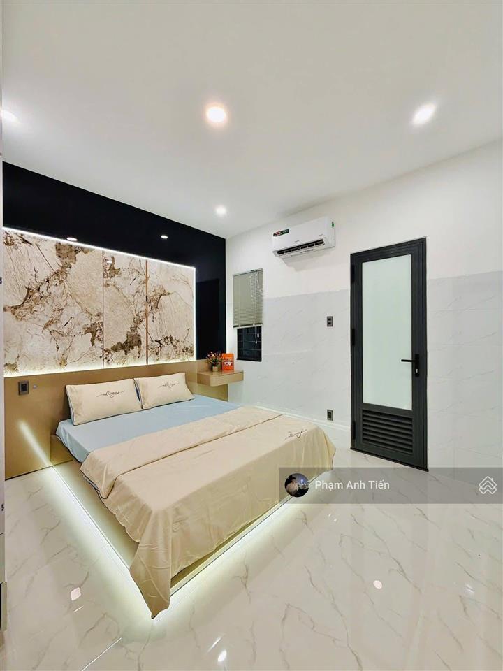 Tôi muốn bán nhà 2 lầu, đường 7m trần bình trọng  q. 5. 65m2, có hợp đồng thuê 17 triệu