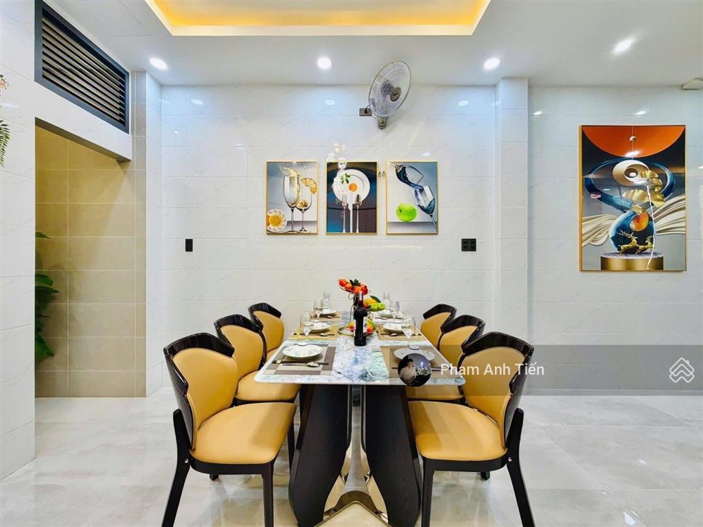 Tôi muốn bán nhà 2 lầu, đường 7m trần bình trọng  q. 5. 65m2, có hợp đồng thuê 17 triệu