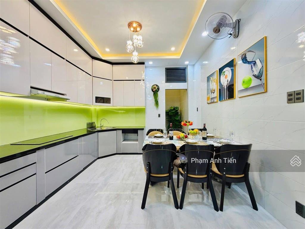 Tôi muốn bán nhà 2 lầu, đường 7m trần bình trọng  q. 5. 65m2, có hợp đồng thuê 17 triệu