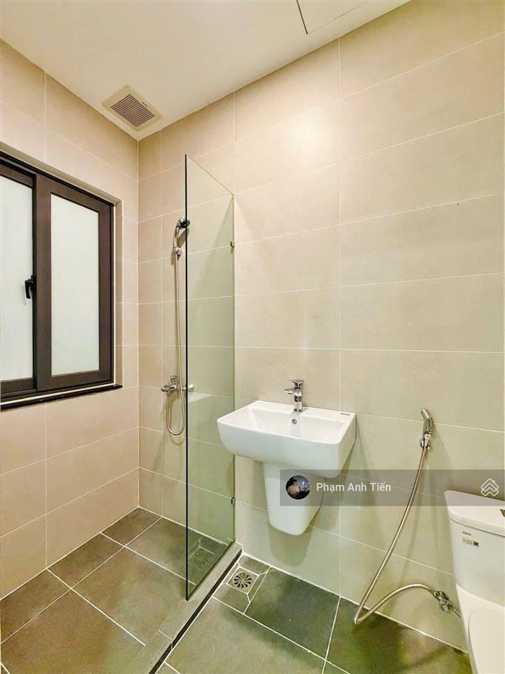 Tôi muốn bán nhà 2 lầu, đường 7m trần bình trọng  q. 5. 65m2, có hợp đồng thuê 17 triệu