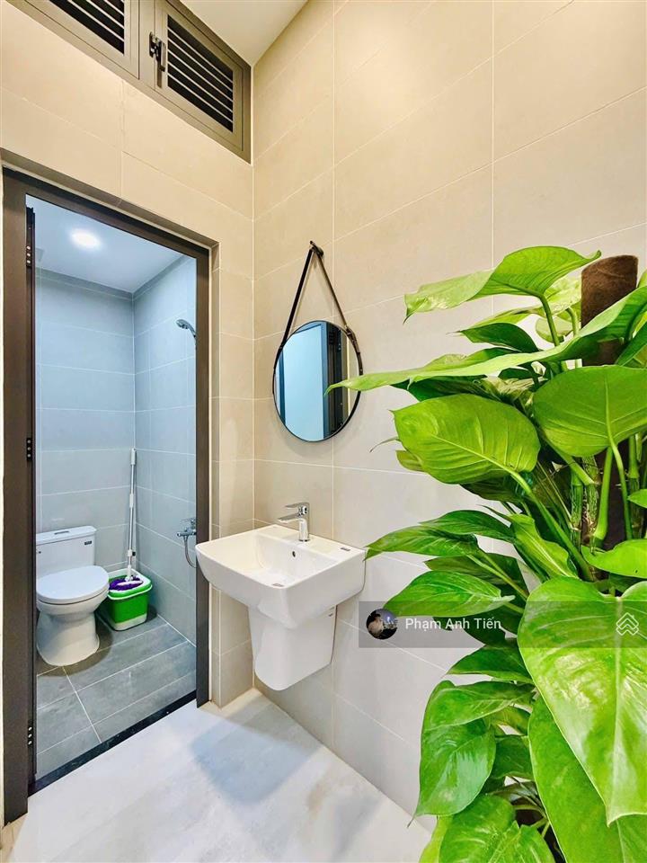 Tôi muốn bán nhà 2 lầu, đường 7m trần bình trọng  q. 5. 65m2, có hợp đồng thuê 17 triệu