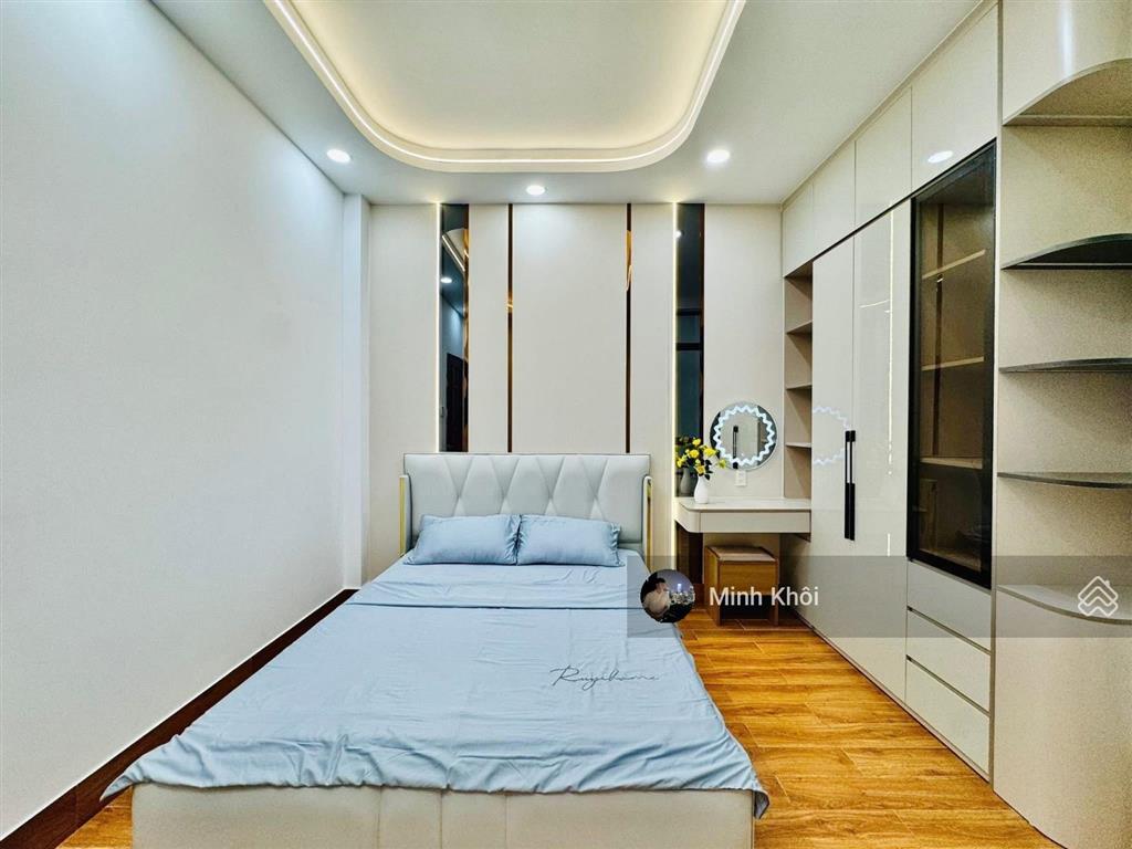 Siêu phẩm nhà phố, 90m2. đường nguyễn trãi  quận 1, sẵn cho thuê 32tr, gần chợ bến thành