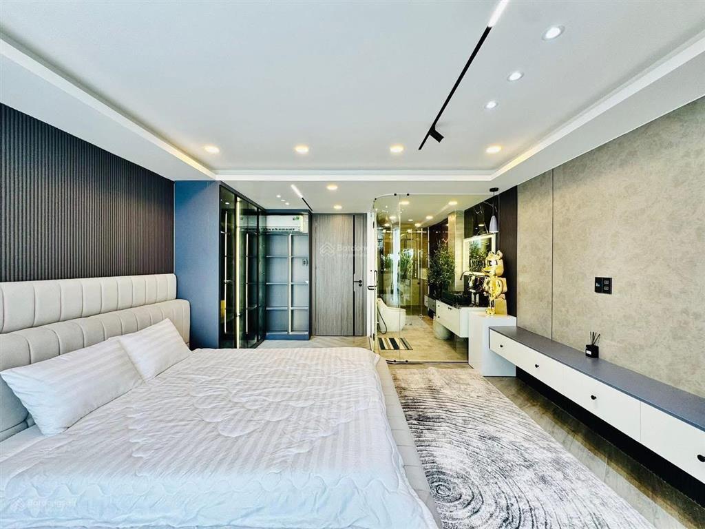 Đi úc định cư bán nhà giá 3tỷ290/76m2, đường 22quận 11 (đường xe hơi), gần đại học bách khoa