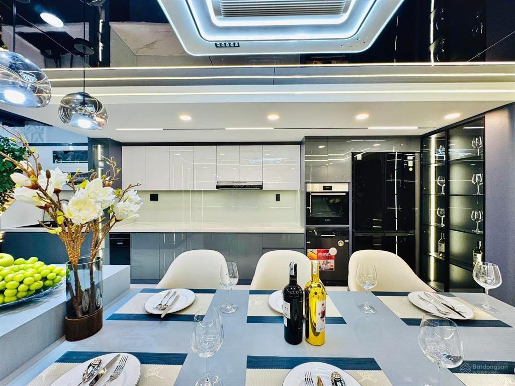 Đi úc định cư bán nhà giá 3tỷ290/76m2, đường 22quận 11 (đường xe hơi), gần đại học bách khoa
