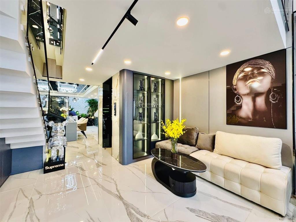 Đi úc định cư bán nhà giá 3tỷ290/76m2, đường 22quận 11 (đường xe hơi), gần đại học bách khoa