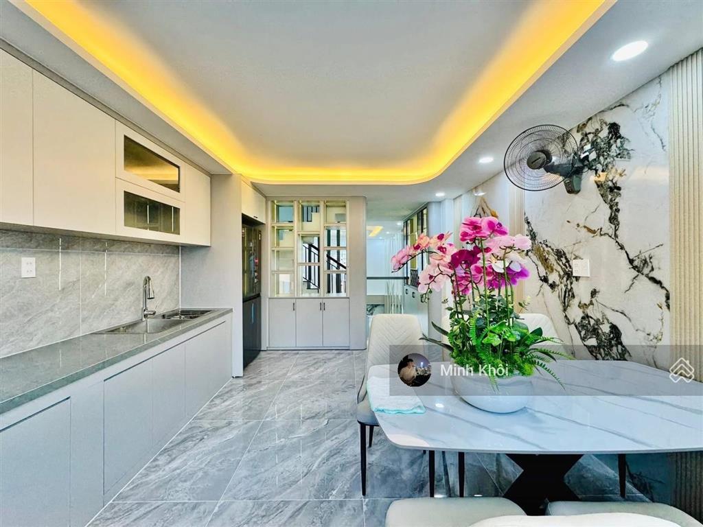 Bán gấp, nhà phố đang cho thuê 27tr. đường lý chính thắng  quận 3, 3tỷ790/75,2m2, gần chợ tân định